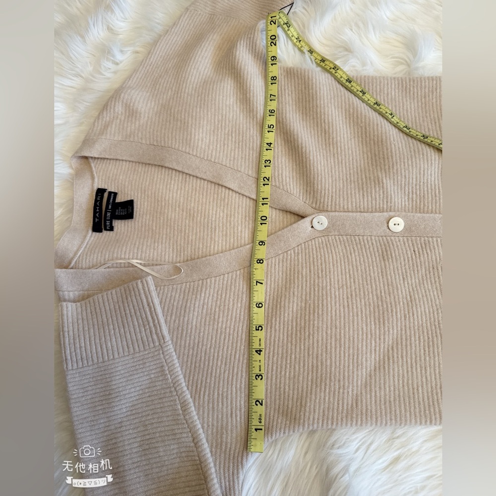 Tahari Pure Lux 100% Cashmere Elegant Beige V-Neck Cardigan Sweater - Picture 6 of 7